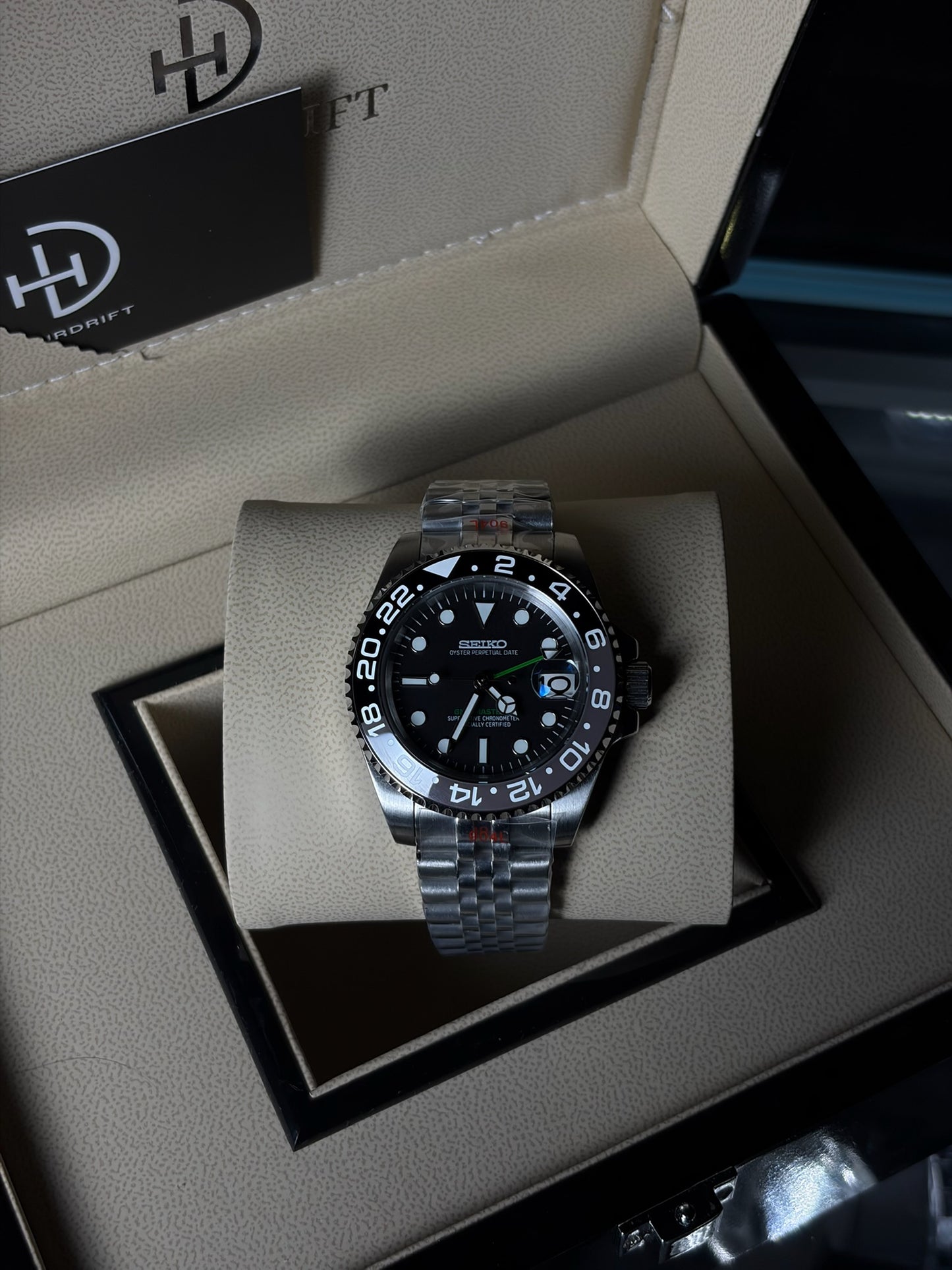 Seiko Mod Bruce Wayne GMT
